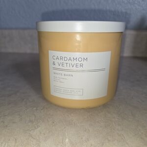 White Barn Cardamom & Vetiver Scented Candle Full Size 14.5 Oz
